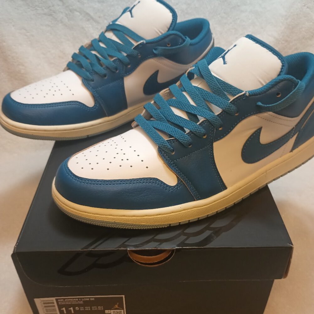 Air Jordan 1 Low Special Edition - size 11.5